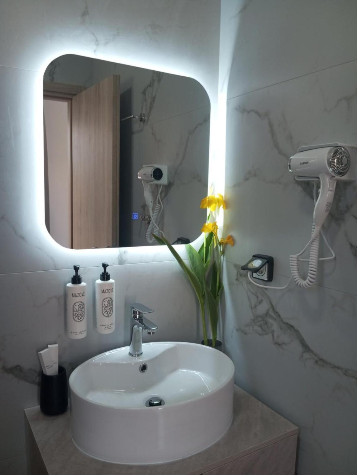גיאלובה Three Charites Resort מראה חיצוני תמונה